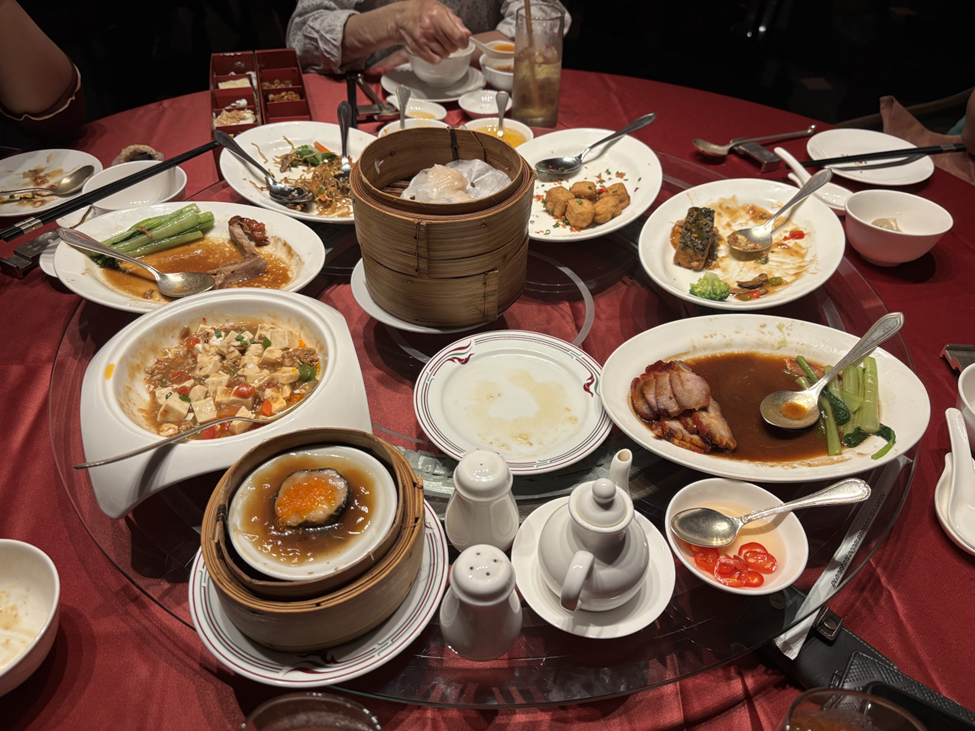 New Year dinner at Xin Tian Di V Group team at the table after the New Year dinner at Xin Tian Di, Crowne Plaza Bangkok Lumpini Park